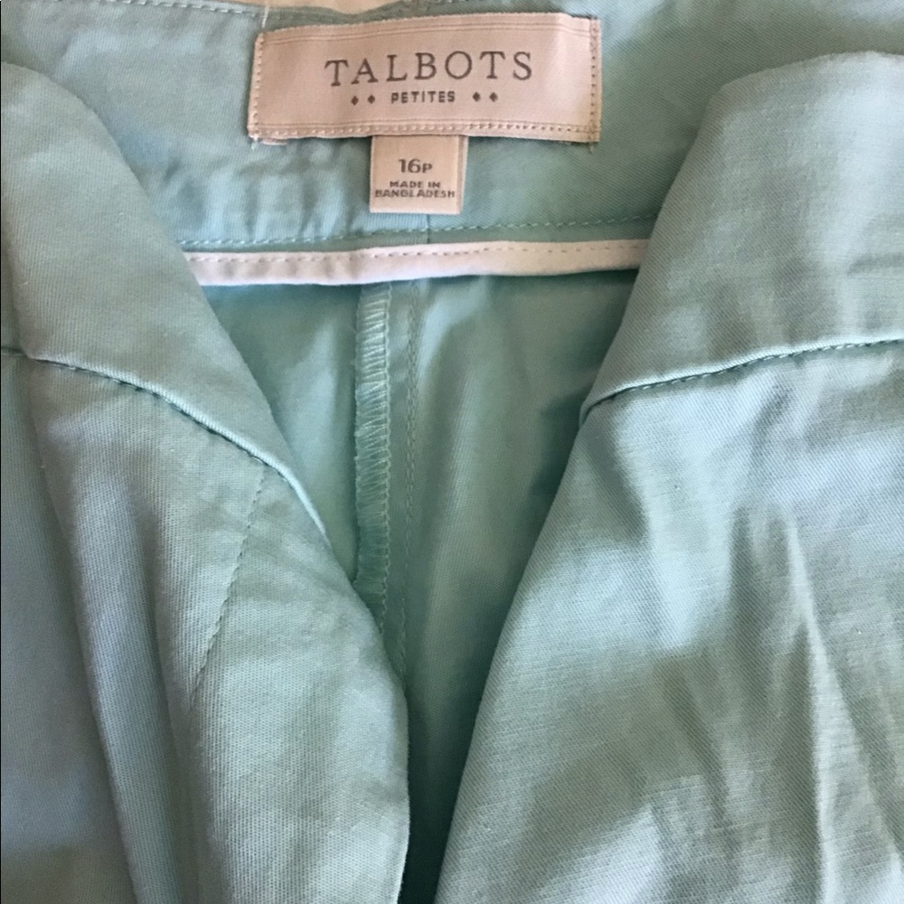 Aqua cropped pant.